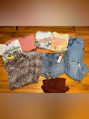 women’s medium clothing lot